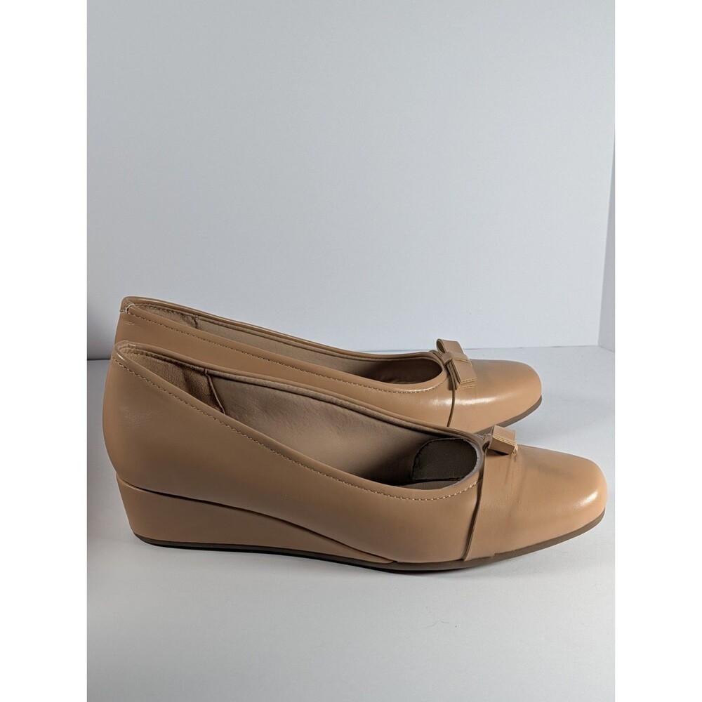 Easy Spirit Gerta e360 Tan Beige Bow Wedge Slip On Shoes Size 7M NIB - Picture 9 of 12